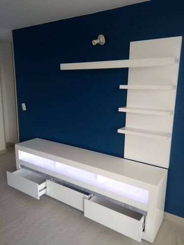 Mueble Tv Ref: Tradicional De 200 Cm En Madera Lacada Repisa