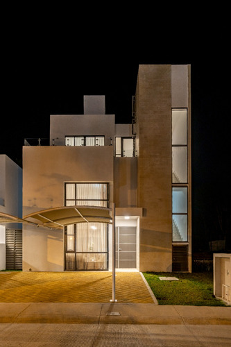 Casa En Venta En Playa Del Carmen, Bali, A 10 Minutos De La Playa