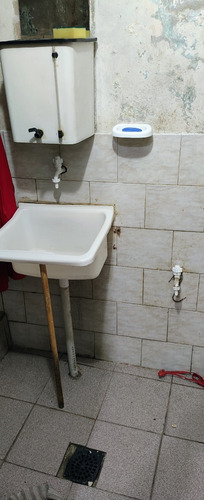Importante Local Comercial Con Vivienda Y Depósito En Esquina