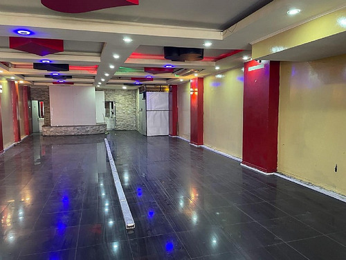 Local Comercial De 310 M2 Con Excelente Ubicación Y Flujo