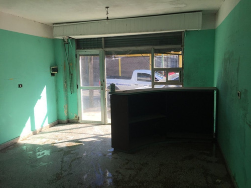 Imagen 2 de 2 de 2 Locales Sobre Av, Republica Argentina (ex 39) Platanos Alq