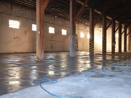 Galpón 1000 M2 C/ Ofi Y Baño - Centenario