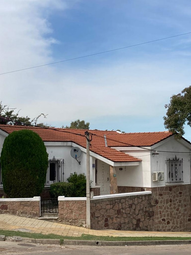 Hermoso Chalet De Epoca