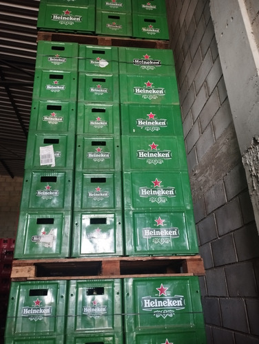 Vendo Engradado De Heineken Com As Garrafas