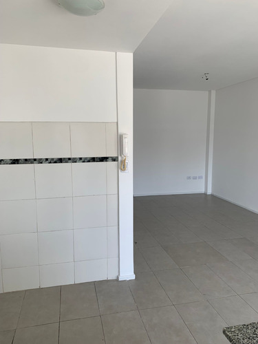 Imagen 2 de 12 de Venta Excelente Departamento Céntrico Mas Cochera