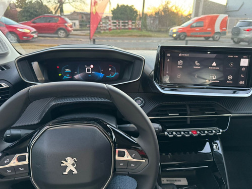 Peugeot 208 Feline A/T