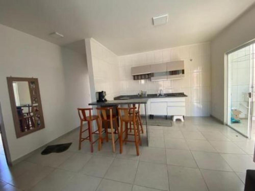 Imagem 2 de 11 de Casa Sobreposta Perto Da Praia Bem Localizada! Aceita Financiamento Bancário!