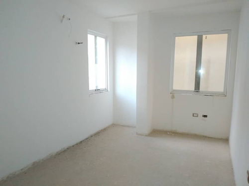 Rivero Bienes Raices Promociona Y Vende Casa Unifamiliar En Obra Gris En La Urb. Los Rauseos, El Limon