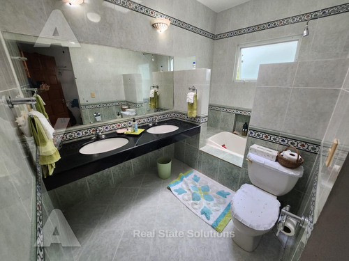 Casa En Venta 4 Recámaras, Amueblada, Piscina, Estudio Tv, Res. Campestre, Cancún