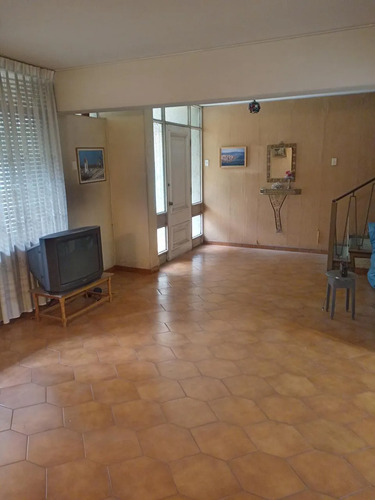Residencial Y Bodega Con Flujo Inmediato  Ñuñoa