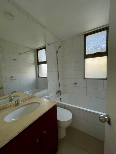 Departamento En Arriendo De 2 Dorm. En Calle Carmen