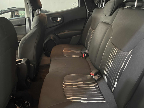 Imagem 11 de 15 de Fiat Toro 2017 1.8 16v Freedom Flex 4x2 Aut. 4p