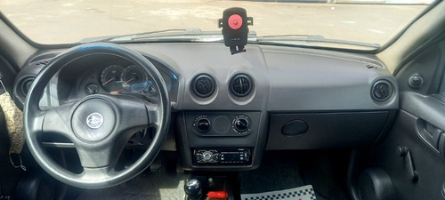 Imagem 11 de 15 de Chevrolet Celta