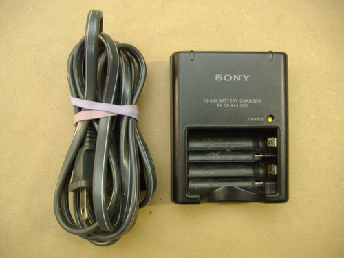 Cargador Sony Bc-cs2a Baterias Ni-mh Size Aa Aaa Usado