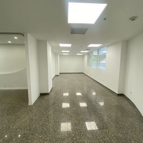 Imagen 2 de 8 de Oficina En Alquiler - Urb. Las Mercedes
