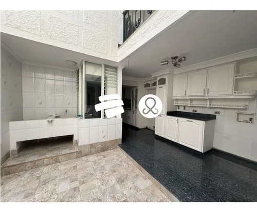 Venta De Casa Para Vivir O Construir Un Edificio De 11 Pisos En Conquistadores