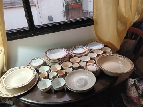 Vendo Juego De Platos Y Tazas Antiguas. Acepto Oferta! Blanco (Usado)