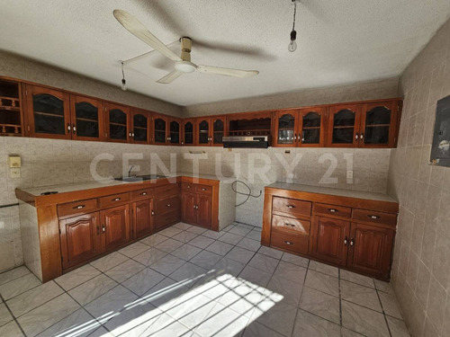 Casa En Venta En Fracc. Valle Marino, Av. Universidad, Villahermosa Tabasco
