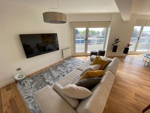 Piso Exclusivo Con Vista Franca Al Río Y 2 Cocheras