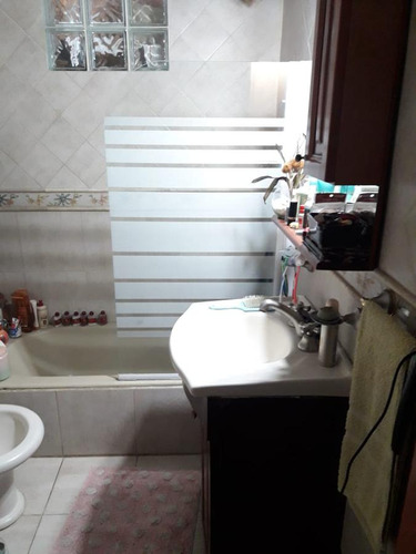 Casa En Venta - 2 Dormitorios 1 Baño - Cochera - 90mts2 - Los Hornos, La Plata