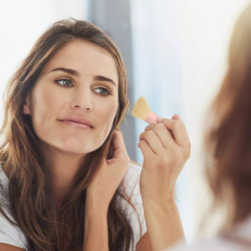 L Brocha De Maquillaje La Herramienta De Belleza 4 En 1,