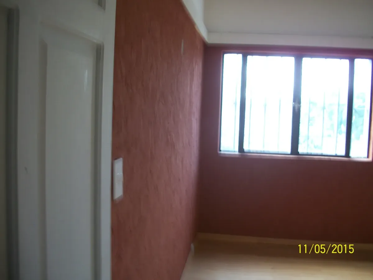 Apto Luminoso Al Frente, Entrada Independiente, Cocina Amplia Y Amplios Placares, Living Y Dormitorio Al Frente, Con Rejas · Foto 2
