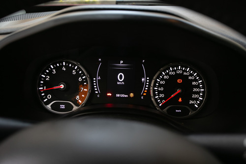 Imagem 11 de 14 de Jeep Renegade Longitude 1.8 4x2 (aut) (flex)