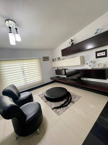 Inmocity Inmobiliaria Vende Hermosa Y Amplia Casa Ubicada En La Prolongacion De La Calle El Piñal, El Limon Municipio
