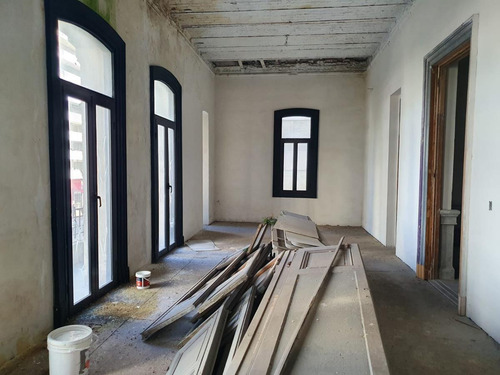 Imagen 4 de 18 de Edificio : 18 De Julio Y Vazquez, Esquina , 600 M2, 3 Plantas, Ascensor !!
