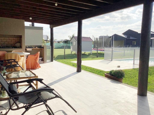 Imagen 15 de 16 de Casa En Venta En El Canton Barrio Puerto Lote Interno Con Pileta