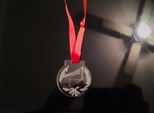 Medallas En Acrílico Grabado Tema Voleibol Precio X 10 Unid.
