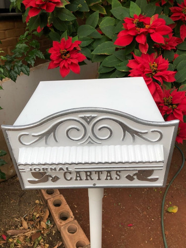Caixa De Correio Americana Branco Com Prata Com Pedestral