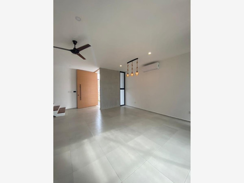 Imagen 2 de 12 de Casa Sola En Renta Temozon Norte