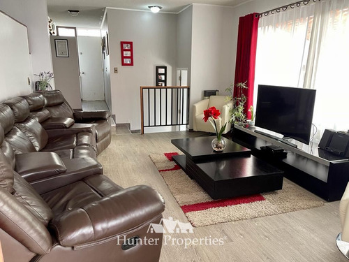 Casa En Venta De 4 Dorm. Cuidad De Los Valles En Condominio