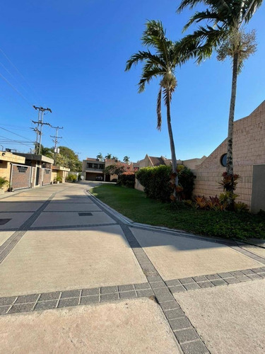 Imagen 25 de 25 de Town House En Venta Naguanagua. Claudia Quintero.