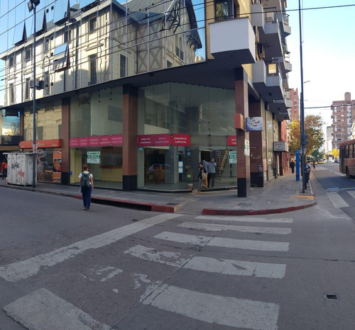 Gran Local En Venta Barrio Centro Sobre Av Gral Paz Esq. Rioja - 25 Mts De Doble Vidriera, Recibo Menor