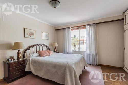 Cálida Casa En Lomas De Zamora Con Diseño Funcional Y Entorno Privilegiado