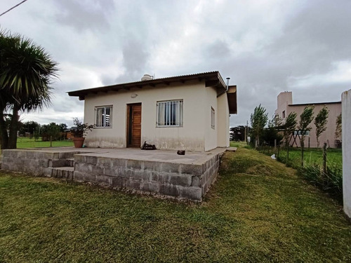 Moderna Casa En Barrio Privado Las Lomas