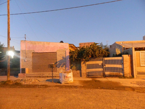 Complejo De 4 Departamentos En Centenario Oeste