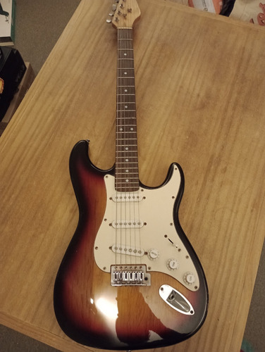Preciosa Stratocaster Con Cuerdas Ernie Ball (made In Usa)