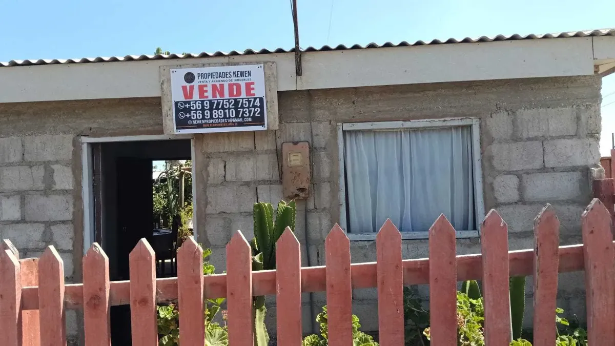 Imagen 2 de 18 de Casa Esquina En Avenida Batallón Atacama (147091)
