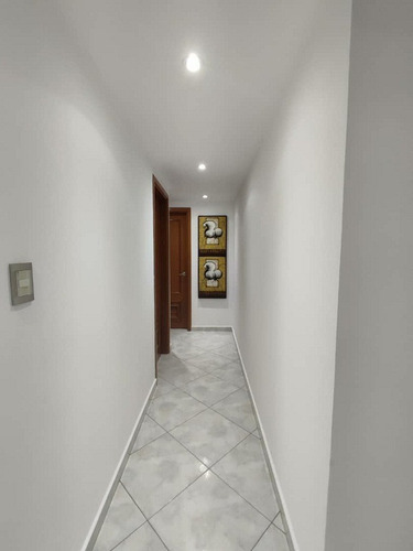 Imagen 7 de 17 de Ricardo Monsalve Re/max Terra Gold Alquila Hermoso Apartamento Amoblado En Lecheria Res. Katiuska (solo Clientes)