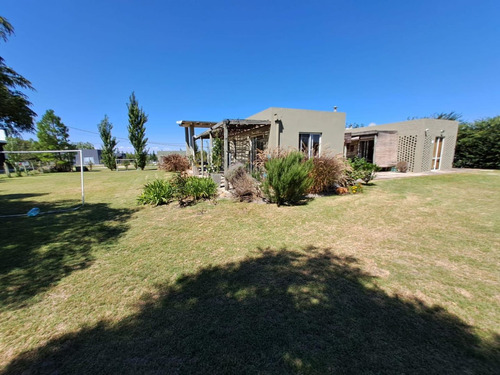 Casa En Venta De 3 Dormitorios En Colonia Del Sacramento (ref: Iea-1994)