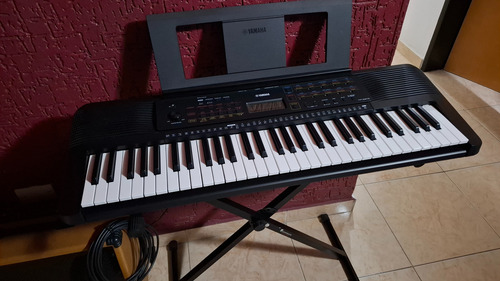 Teclado Yamaha Psr-e273 (incluye Paral) (Usado)