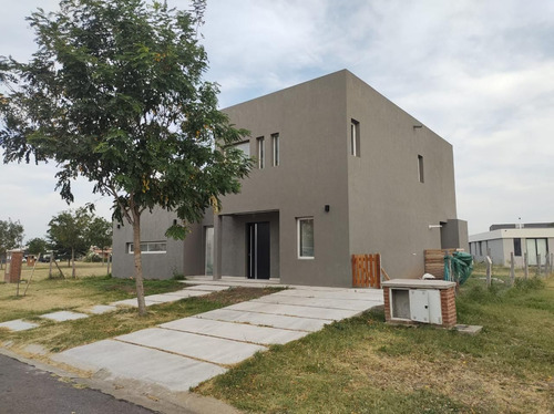 Venta Casa 3 Dormitorios Pilar Del Este Con Cochera