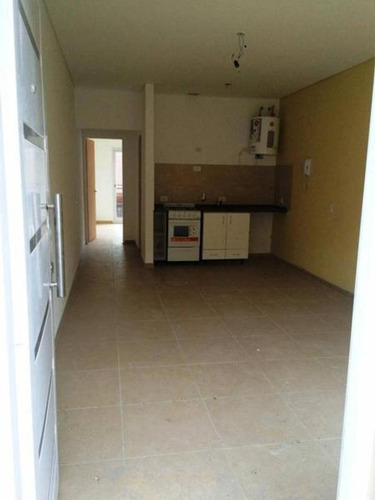 Imagen 2 de 16 de En Venta. Depto 2 Amb En Planta Alta C/ Balcón Y Cochera
