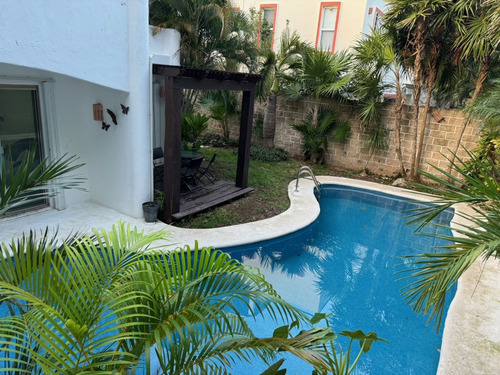 Casa Con Alberca Y Jacuzzi, En Residencial Privado, Venta Playa Del Carmen.
