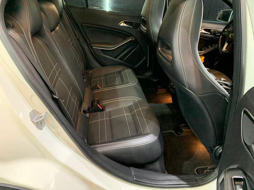Mercedes-Benz Classe GLA 1.6 Vision Turbo Flex 5p