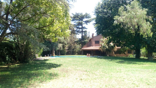 Casa En Venta - 4 Dormitorios 4 Baños - 3300mts2 - Pilar
