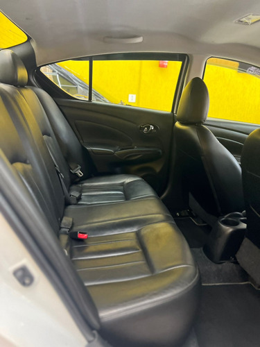 Nissan Versa 1.6 16v Sl Unique Aut. 4p